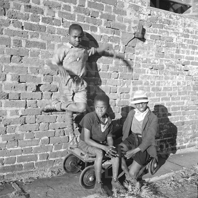 Negro boys at the port, Charleston, South Carolina, 1937