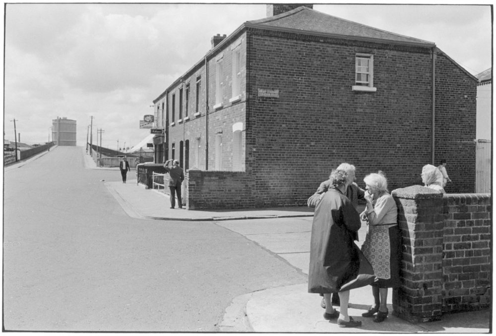 William Gedney, Elderly women and man on street, Dublin 1974